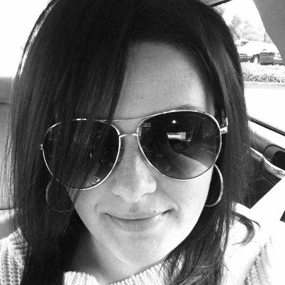 Meet your Posher, Jennifer - Picture 1 of 1