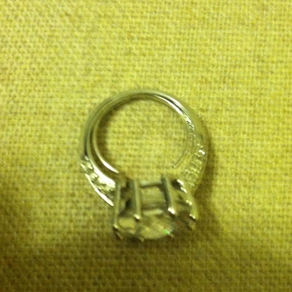 Silver ring - Picture 2 of 2