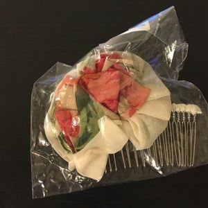 Hair comb with chiffon floral