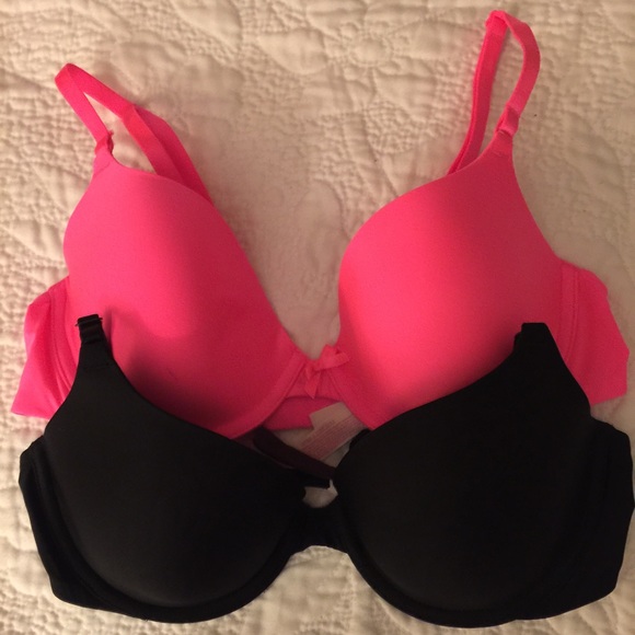 2 Victoria Secret bras