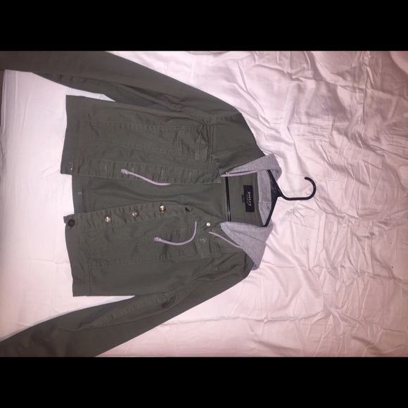Cropped denim jacket