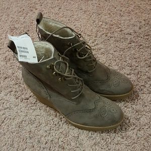 Brown suede and rubber wedges