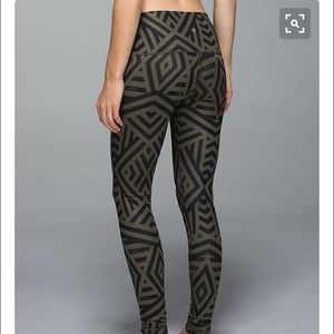 Lululemon green&black chevron fatigue wonderunder
