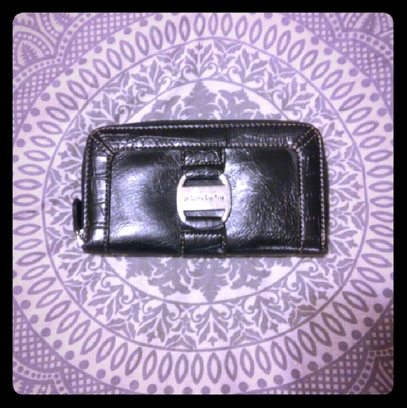 Jaclyn Smith black wallet