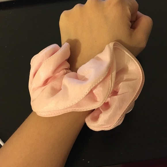 Hair tie