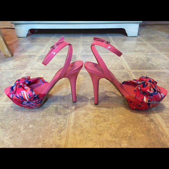 🚫SOLD🚫💥FINAL PRICE💥Guess heels - Picture 4 of 4