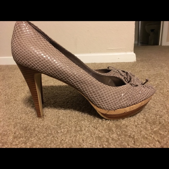 Moda heels. SUPER cute! - Picture 1 of 3