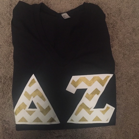 Delta Zeta black v neck - Picture 1 of 3