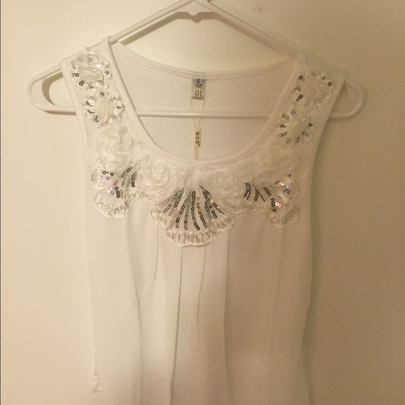 White Sleeveless Blouse - Picture 1 of 1
