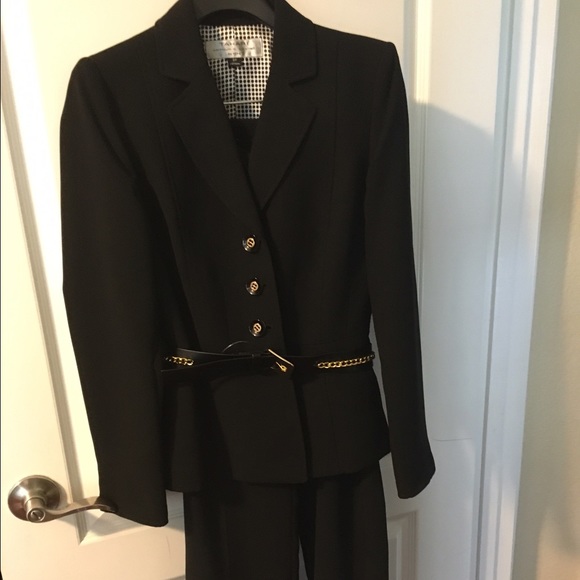 Brand new Tahari set.  size 2