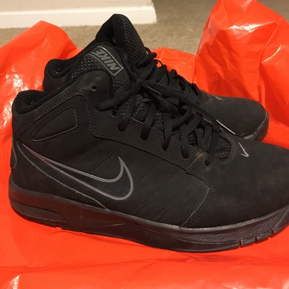 Women's nikes - Picture 1 of 2