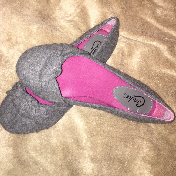 Super cute flats. Only worn once. Comfy! Size 8