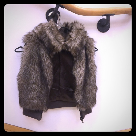 ✔️GIRLS - H&M faux fur vest