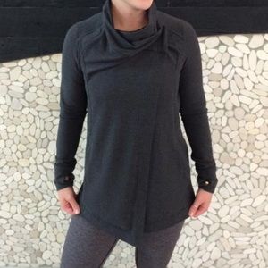 Lululemon Coast Wrap in Dark Grey