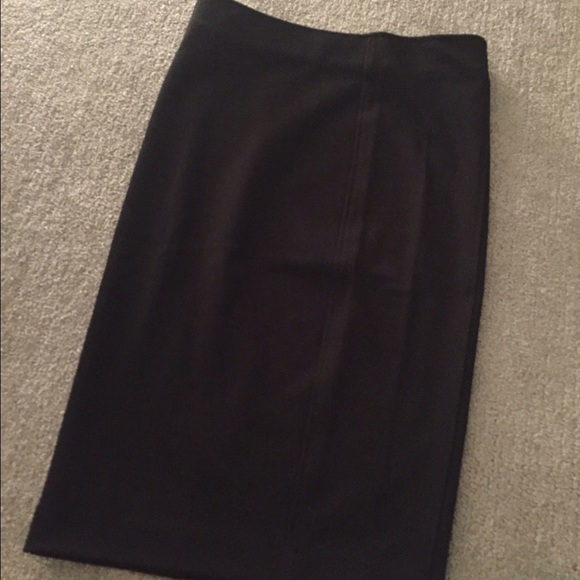 Basic pencil skirt
