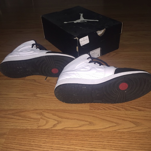 Air Jordan 1 Retro 99 "Black Toe" - Picture 3 of 4