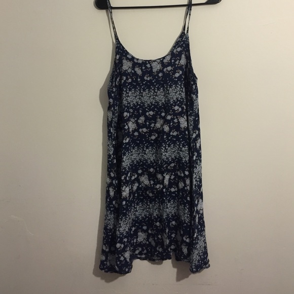 Brandy Melville Blue Rose Gaby - Picture 2 of 4