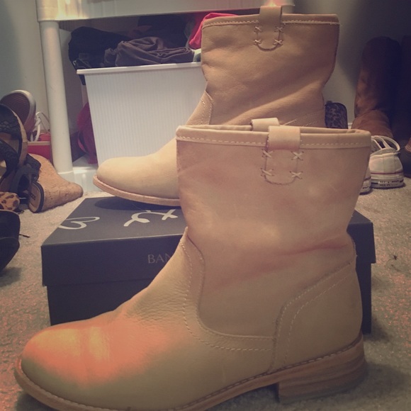 SOLD Barely Worn GAP Tan Booties