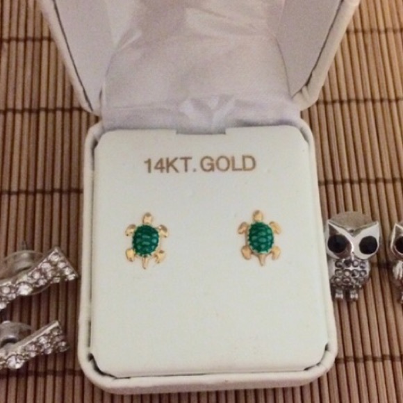 14kt gold earrings