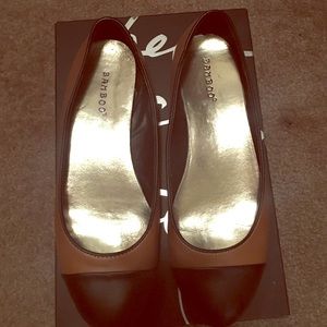 Worn Once Tan and Brown Bamboo Flats