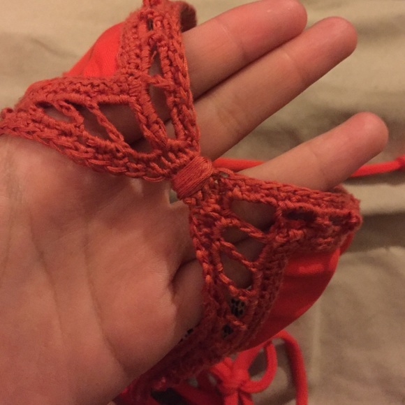 SOLD ❌ Acacia Andy top in Hibiscus - Picture 4 of 4