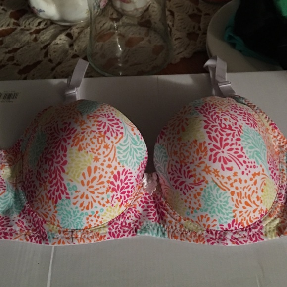 Pretty bra, lightly padded by Sociology, size 38B