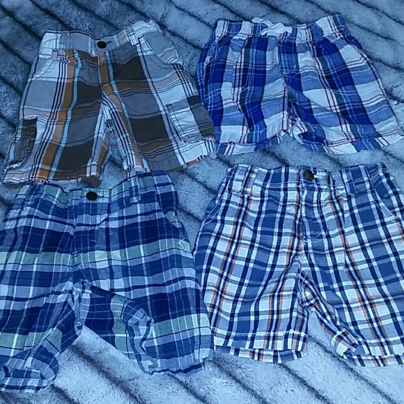 Bundle of toddler boys plaid shorts.