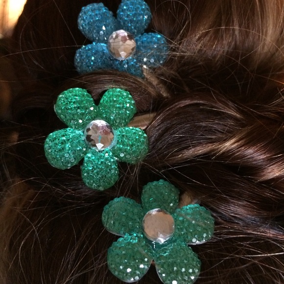 Blue & green crystal like flower clips - Picture 2 of 2