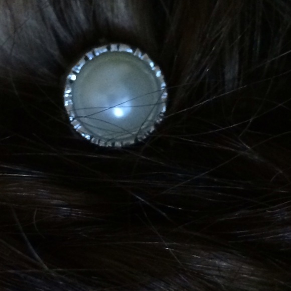 4 pearl bobby pins - Picture 2 of 3