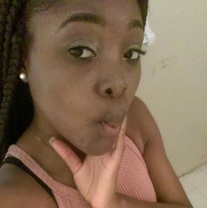 Meet your Posher, Marissa