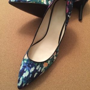 Nine West spring flowered heels size 10