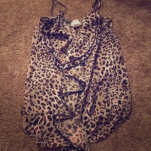 Super cute leopard top