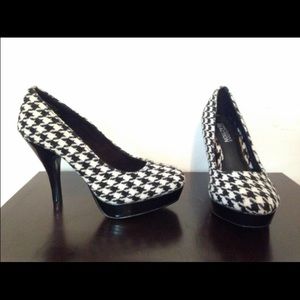 Kenneth Cole Houndstooth Heels