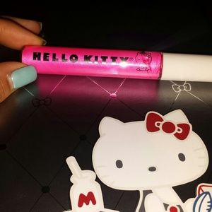 Hello kitty mascara in Pink streak