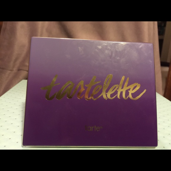 Selling matte tartelette palette