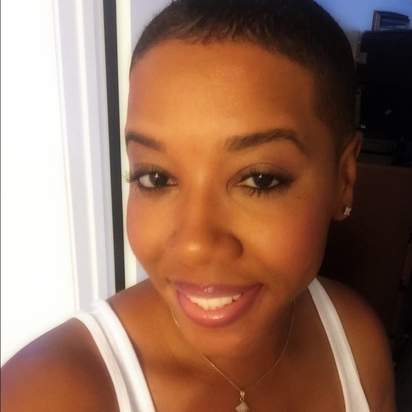 Meet your posher!! - Picture 3 of 4