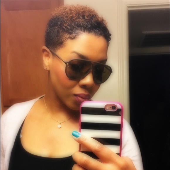 Meet your posher!! - Picture 4 of 4