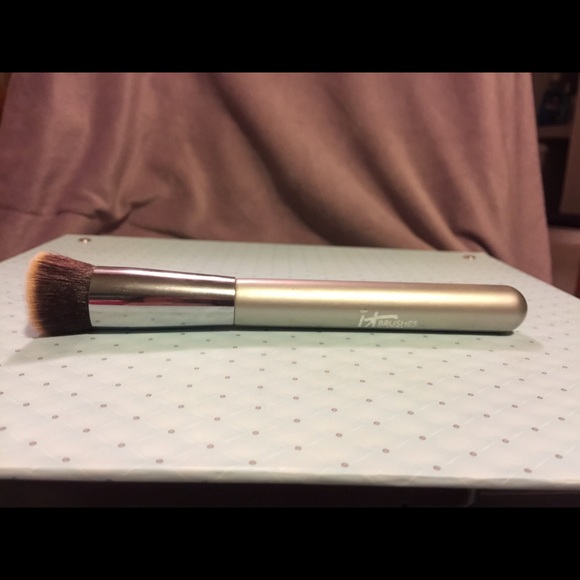 Selling it cosmetics brush. No. 131