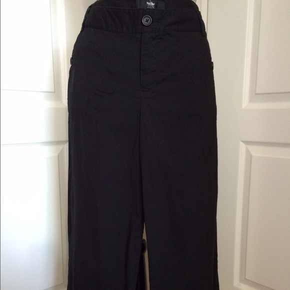 Mossimo Women's Black Casual Capri Pant.