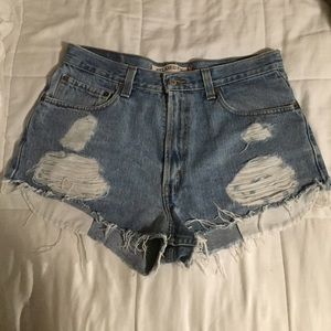 HIGH WAISTED LEVI SHORTS