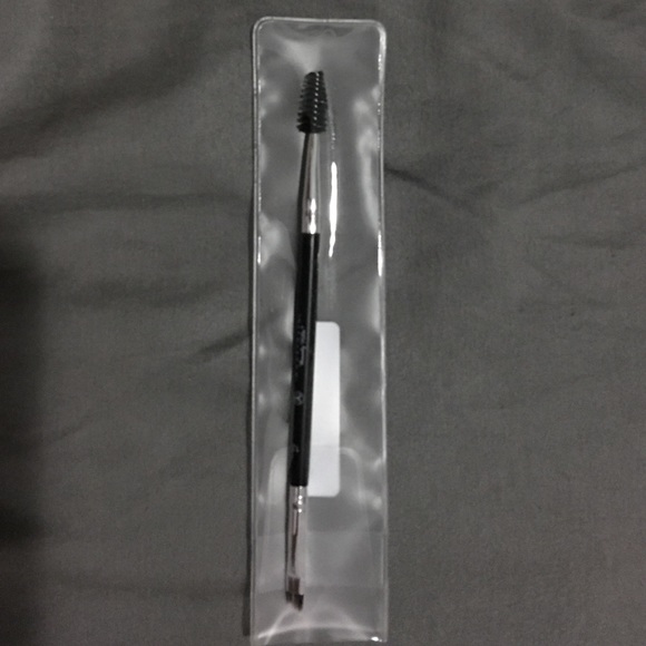 Anastasia Beverly Hills Brush #12