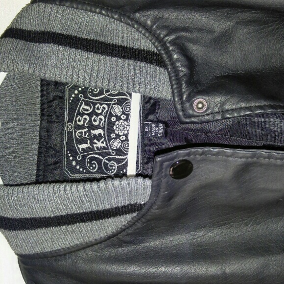 Black jacket - Picture 2 of 4