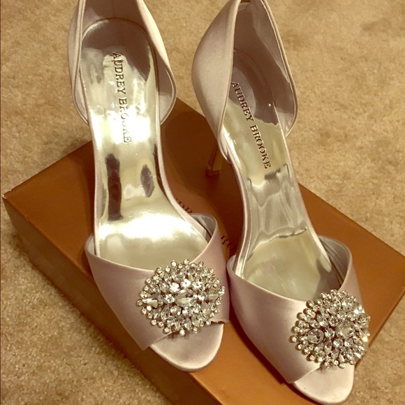 Audrey Brooke Silver Pump! 💁🏾