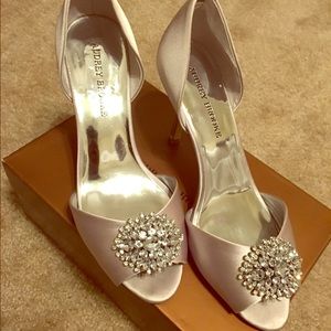 Audrey Brooke Silver Pump! 💁🏾