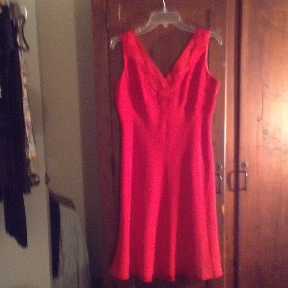 Pretty v neck dress size medium