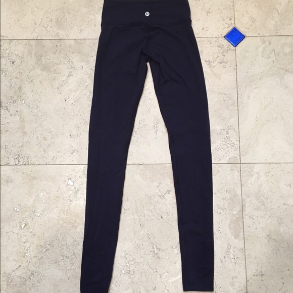 Reversible lulu wunder under pants- size 2