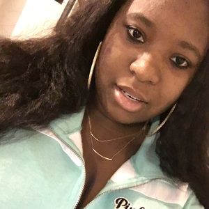 Meet your Posher, Monique