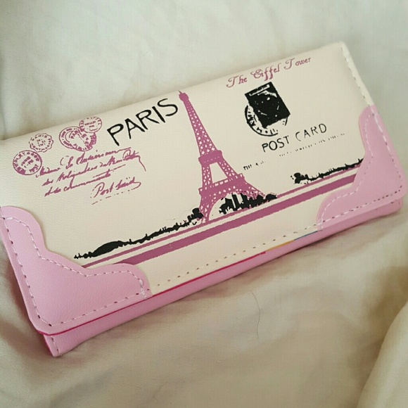 NWOT Eiffel Tower themed wallet.
