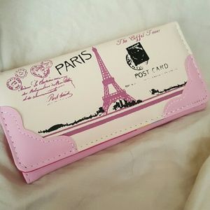NWOT Eiffel Tower themed wallet.