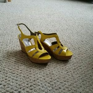 Marc fisher yellow sandals new never worn